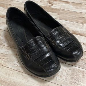 Clarks black bendable loafers 7.5